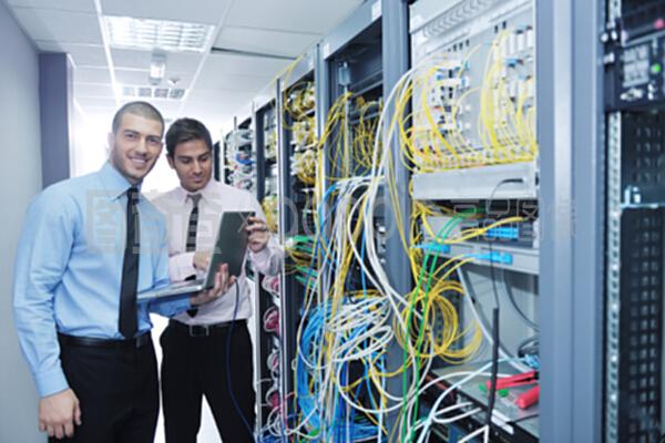 網絡服務器室的工程實施 構建高效與可靠的網絡環境